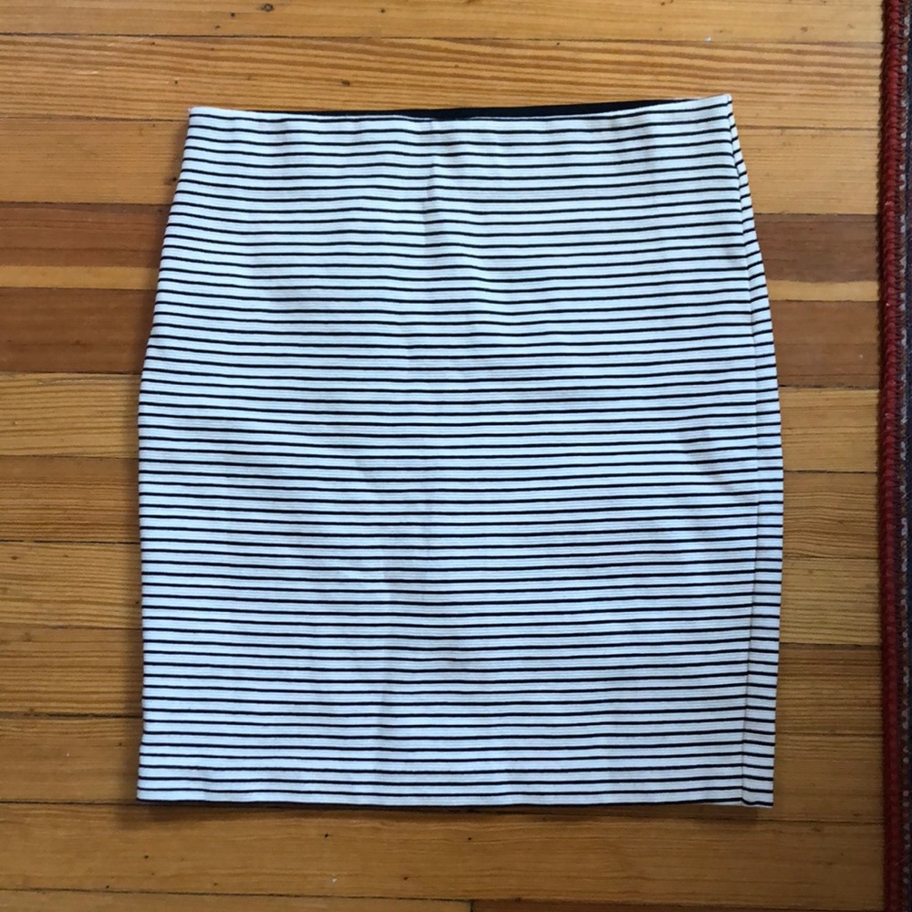 LOFT Stretchy Pull on Miniskirt